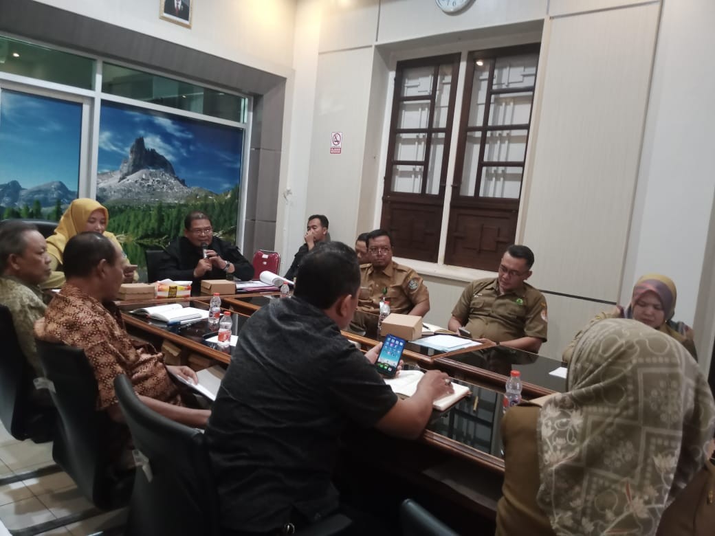 Menghadiri Undangan Rapat Forum konsultasi publik dinas PU PR kabupaten Nganjuk